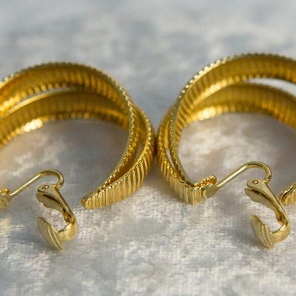 VINTAGE Gold Tone Double Side By Side Ribbed Hoop Earrings CLIP ON STYLE - Picture 5 of 8